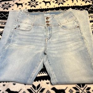 No Boundaries Scoulpting Jeans size 13